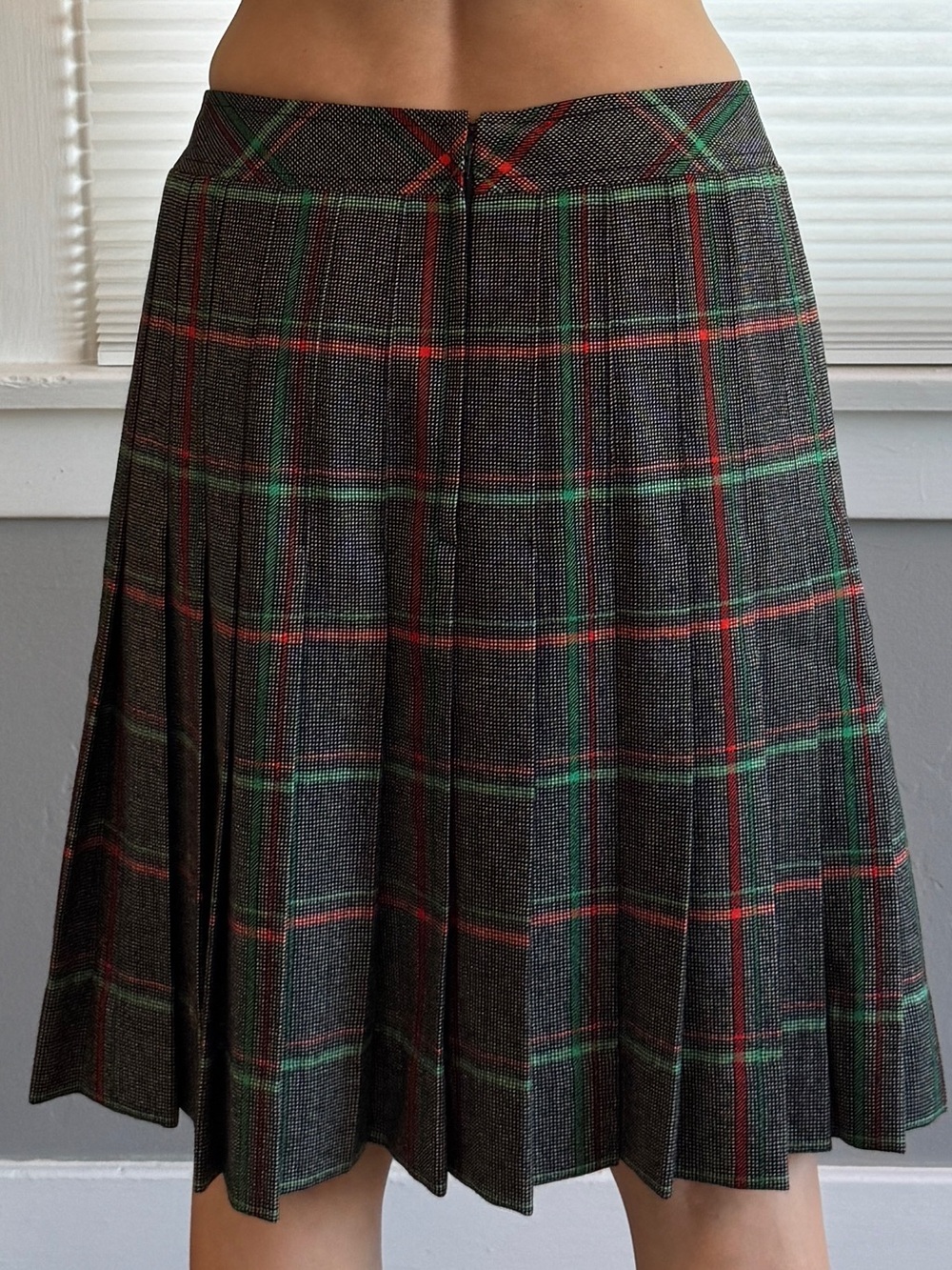 Celine Paris Vintage Wool Plaid Pleated Skirt w/ Tortoise Gold Hardware Size 42 - Picture 3 of 12